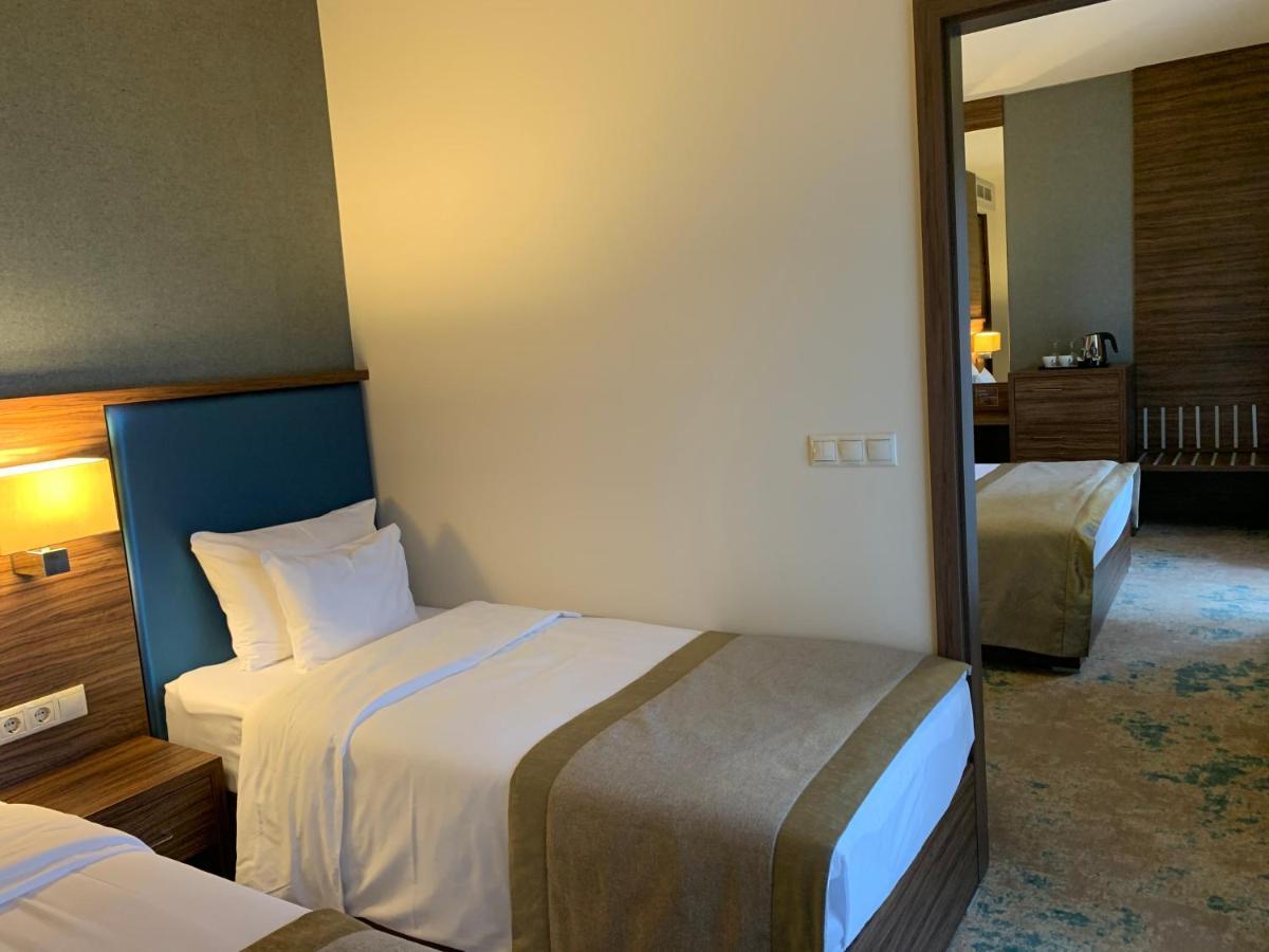 Barack Thermal Hotel And Spa Tiszakecske Ngoại thất bức ảnh