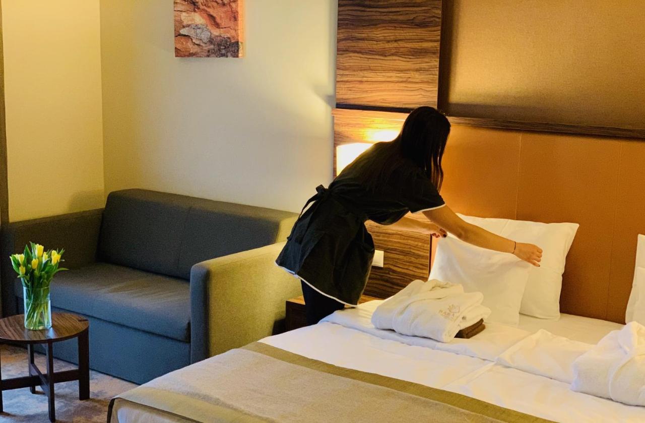 Barack Thermal Hotel And Spa Tiszakecske Ngoại thất bức ảnh