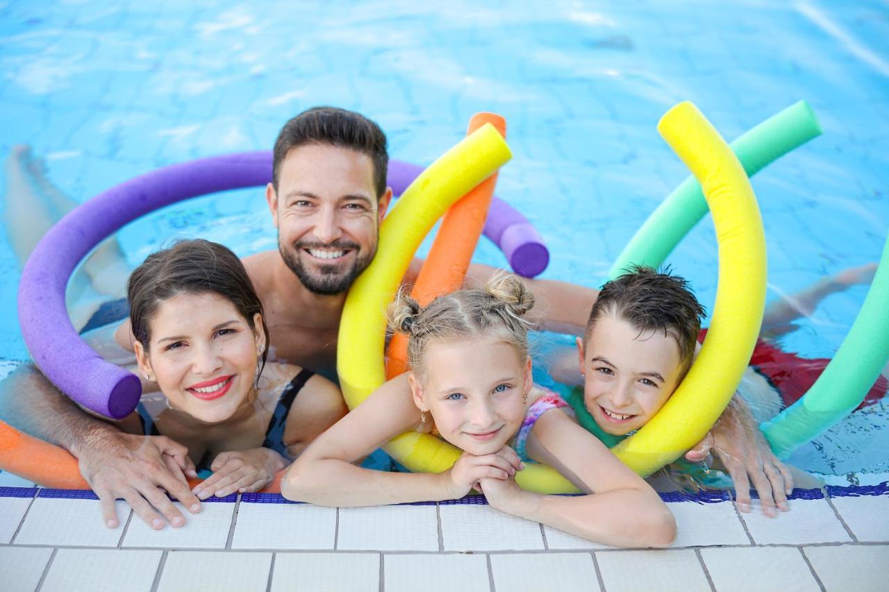 Barack Thermal Hotel And Spa Tiszakecske Ngoại thất bức ảnh