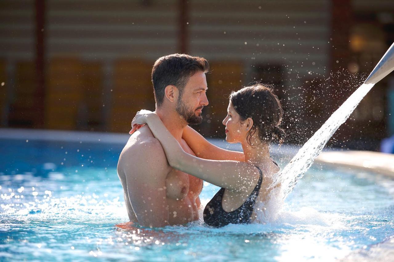 Barack Thermal Hotel And Spa Tiszakecske Ngoại thất bức ảnh