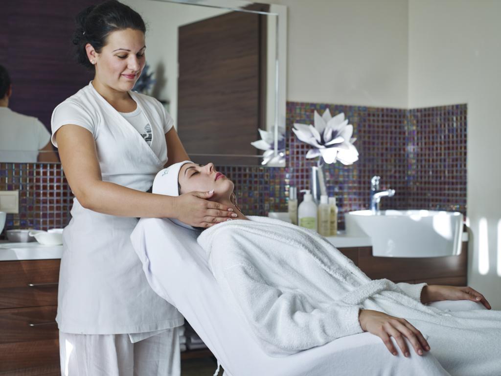 Barack Thermal Hotel And Spa Tiszakecske Ngoại thất bức ảnh