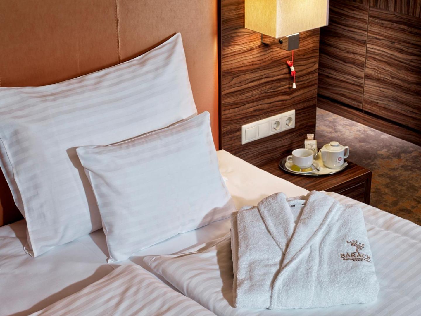 Barack Thermal Hotel And Spa Tiszakecske Ngoại thất bức ảnh
