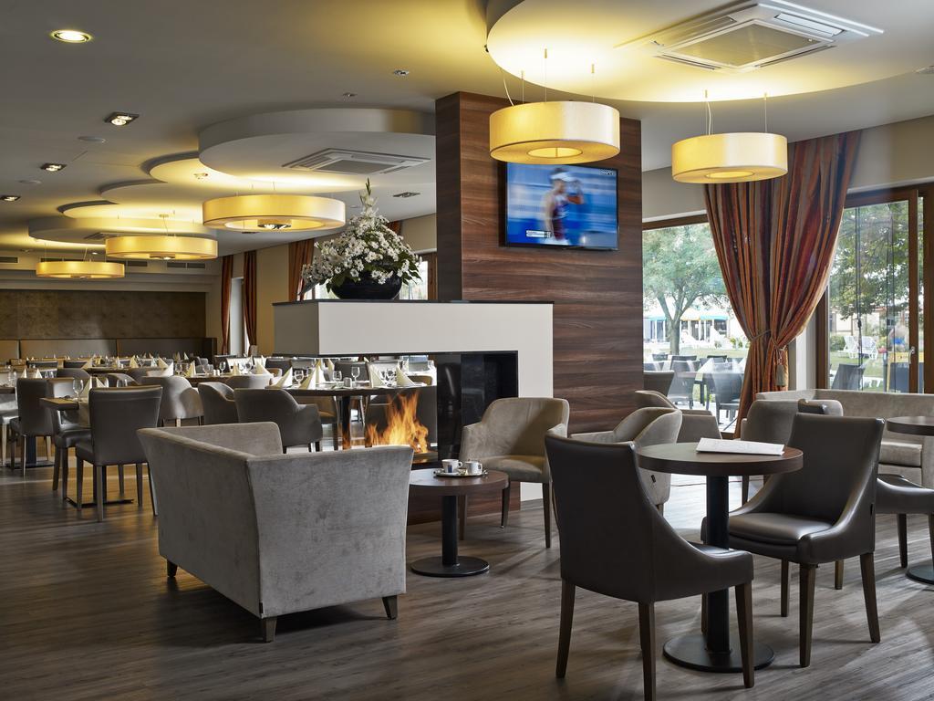 Barack Thermal Hotel And Spa Tiszakecske Ngoại thất bức ảnh