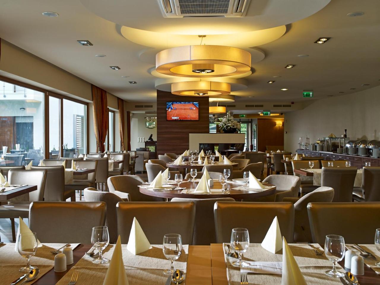 Barack Thermal Hotel And Spa Tiszakecske Ngoại thất bức ảnh