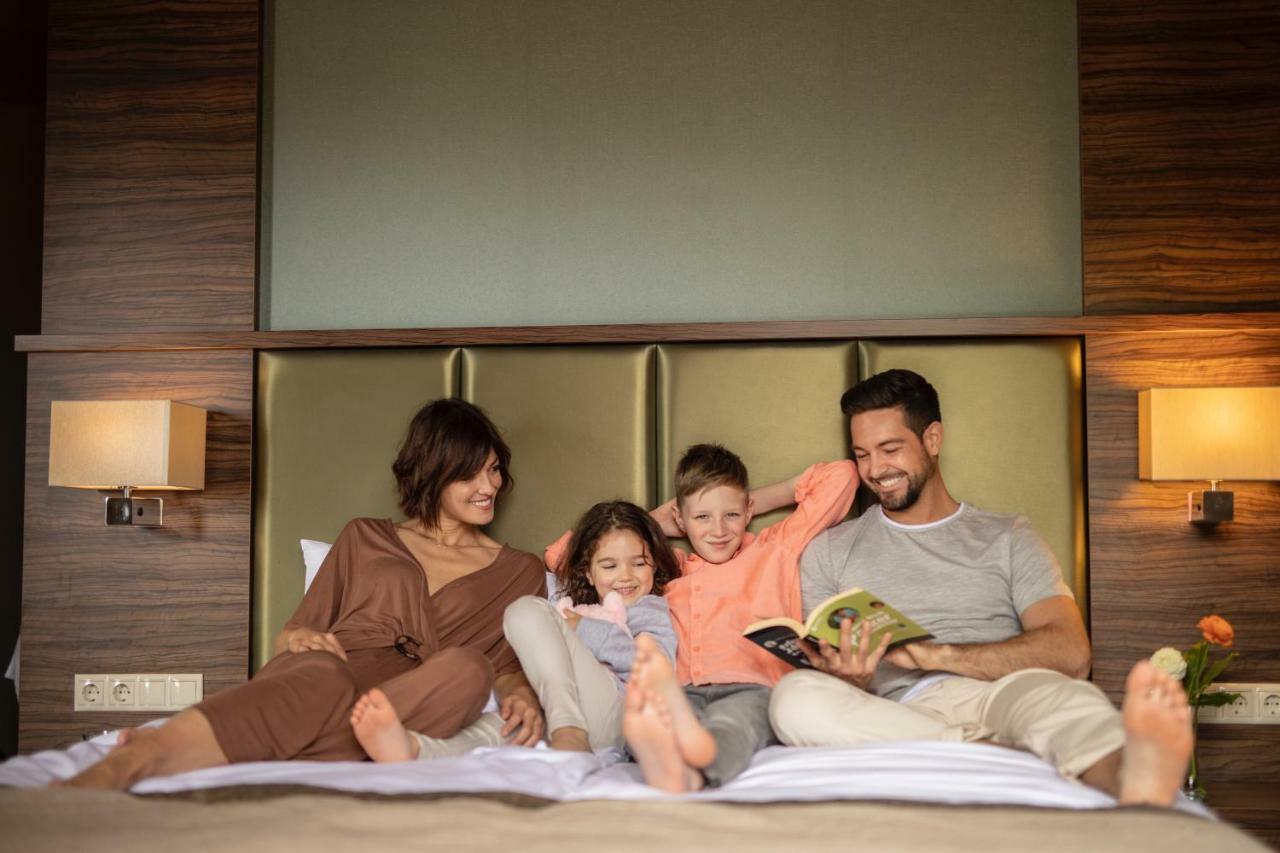 Barack Thermal Hotel And Spa Tiszakecske Ngoại thất bức ảnh